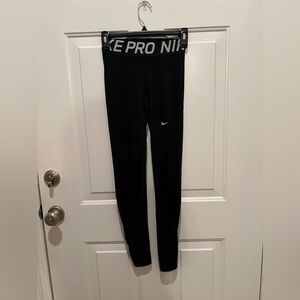 Black Nike pro leggings 
Women’s xs